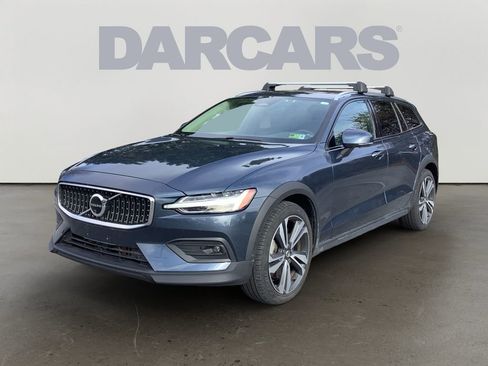Used 2024 Volvo V60 B5 Cross Country Plus w/ Protection Package Premier image 3