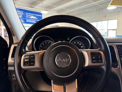 Used 2013 Jeep Grand Cherokee Laredo AWD/4WD image 17