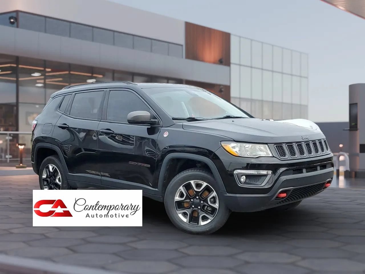 Used 2018 Jeep Compass Trailhawk w/ Leather Interior Group AWD/4WD image 2