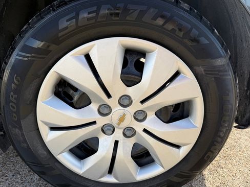 Used 2013 Chevrolet Cruze LS image 17