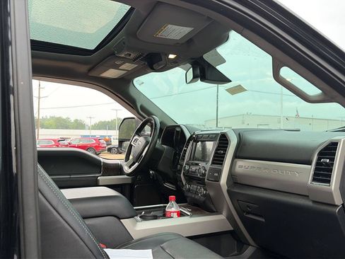 Used 2018 Ford F250 Lariat w/ Lariat Ultimate Package AWD/4WD image 4