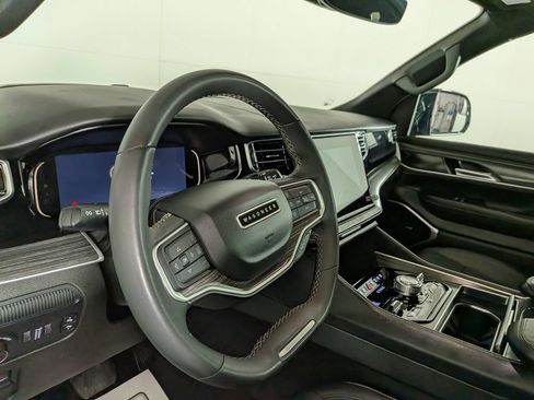 Certified 2023 Jeep Wagoneer L Series III w/ Premium Group I AWD/4WD image 24
