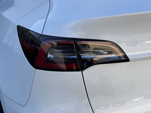 Used 2020 Tesla Model Y Long Range image 37