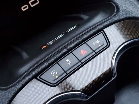 Certified 2022 GMC Acadia AT4 w/ Preferred Package image 28