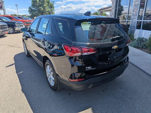 Used 2022 Chevrolet Equinox LS AWD/4WD image 3