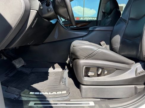 Used 2019 Cadillac Escalade ESV Premium Luxury AWD/4WD image 44