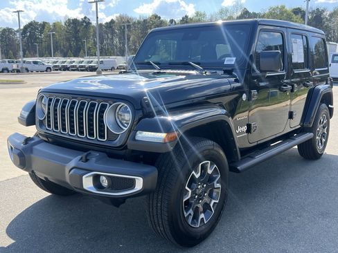 Used 2024 Jeep Wrangler Sahara image 5