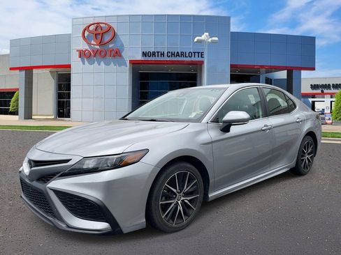 Used 2023 Toyota Camry SE FWD image 6