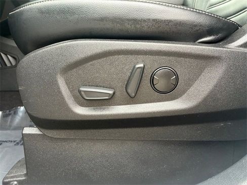 Used 2023 Ford Edge SEL image 18