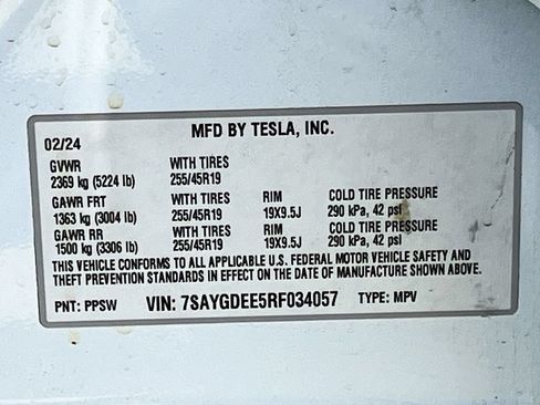 Used 2024 Tesla Model Y Long Range AWD/4WD image 31