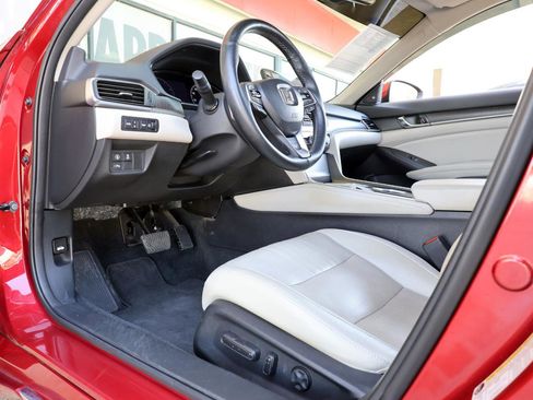 Used 2018 Honda Accord Touring image 35