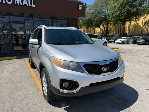 Used 2011 Kia Sorento 2WD w/ Convenience Pkg image 3