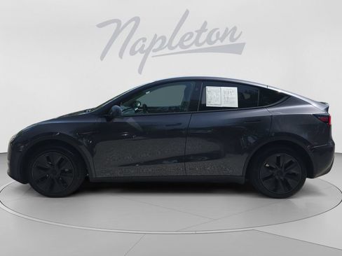 Used 2024 Tesla Model Y Long Range AWD/4WD image 4