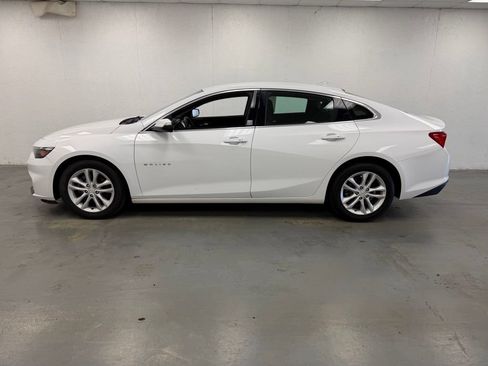 Used 2018 Chevrolet Malibu LT FWD image 2