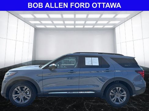 Used 2025 Ford Explorer Active w/ Active Comfort Package AWD/4WD image 2