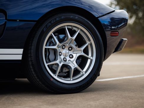 Used 2006 Ford GT image 37