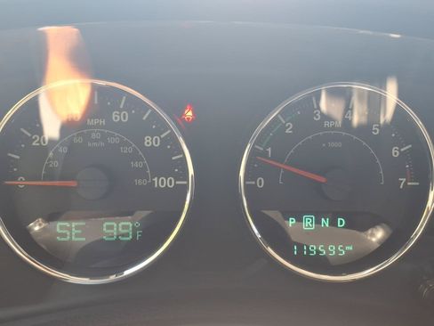 Used 2015 Jeep Wrangler Sport AWD/4WD image 13