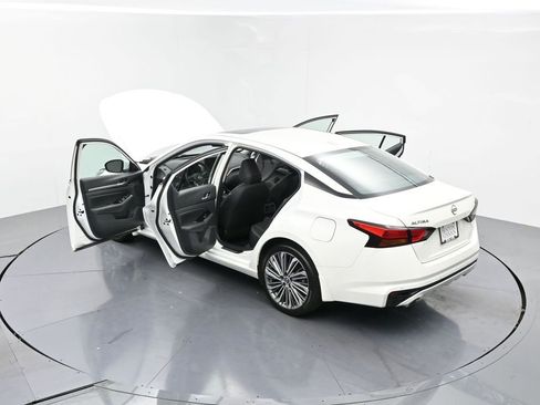 Used 2025 Nissan Altima 2.5 SL FWD image 23
