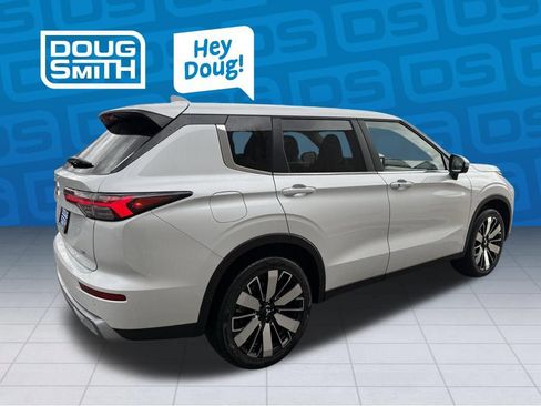 New 2026 Mitsubishi Outlander SE image 4