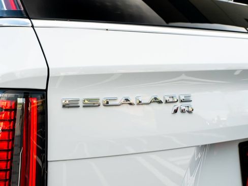Used 2025 Cadillac Escalade IQ Luxury 2 w/ LPO, Premium Carpet Package AWD/4WD image 23