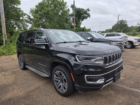 Used 2024 Jeep Wagoneer Series II w/ Flexible Seating Group AWD/4WD image 3