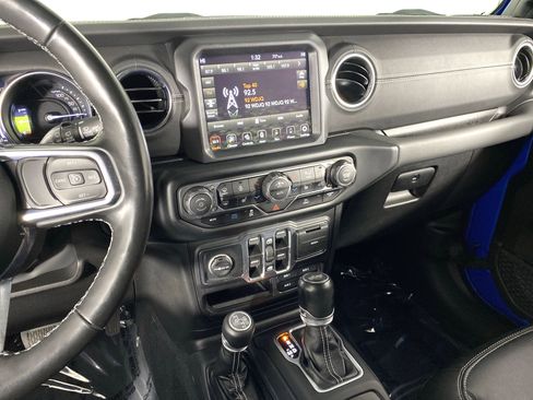 Used 2023 Jeep Wrangler Sahara w/ Cold Weather Group image 31