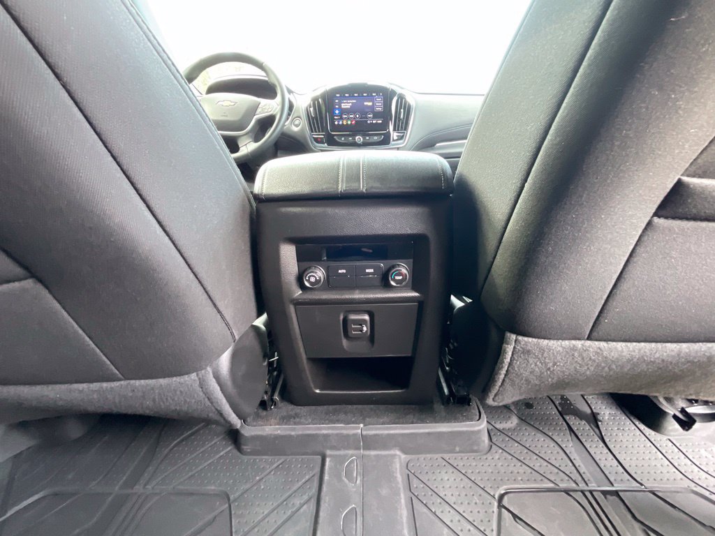 Used 2023 Chevrolet Traverse LT FWD image 26