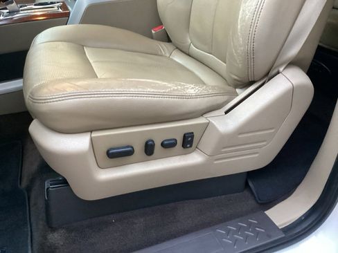 Used 2010 Ford F150 Lariat image 26