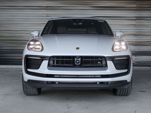 New 2026 Porsche Macan image 10