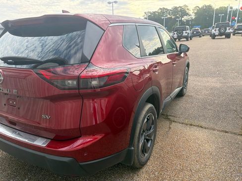 Used 2024 Nissan Rogue SV FWD image 3