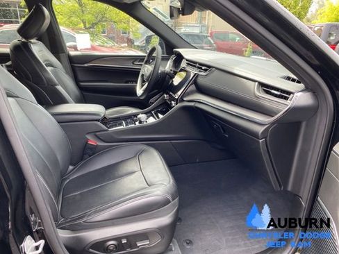 Used 2023 Jeep Grand Cherokee Overland AWD/4WD image 12
