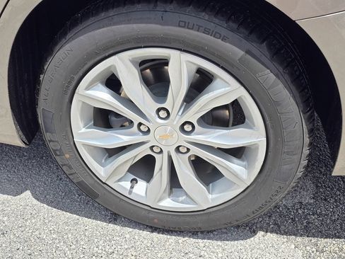 Used 2024 Chevrolet Malibu LT FWD image 9