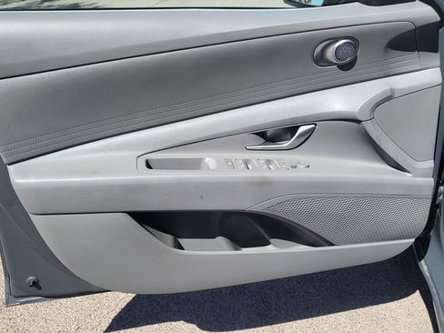 Used 2025 Hyundai Elantra SE image 23