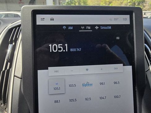 Used 2023 Ford Edge SEL image 5