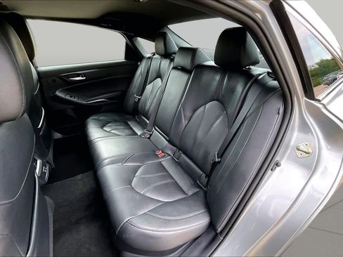 Used 2021 Toyota Avalon XLE w/ Moonroof Package FWD image 21