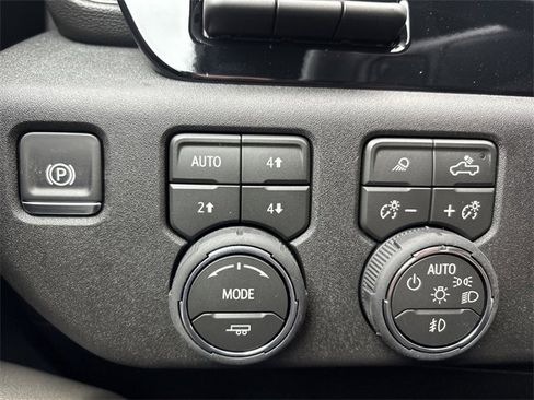 New 2026 Chevrolet Silverado 2500 ZR2 image 18