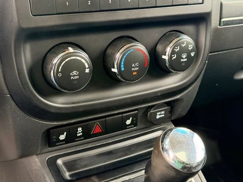 Used 2016 Jeep Patriot High Altitude AWD/4WD image 11