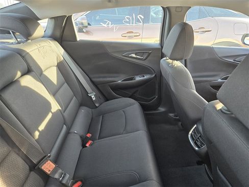 Used 2023 Chevrolet Malibu LT image 3