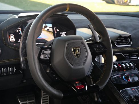 Used 2018 Lamborghini Huracan Performante image 20