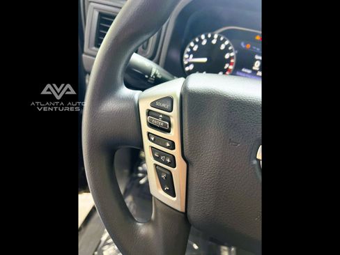 Used 2022 Nissan Titan SV image 15