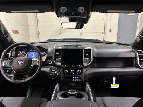New 2026 RAM 1500 Express AWD/4WD image 18