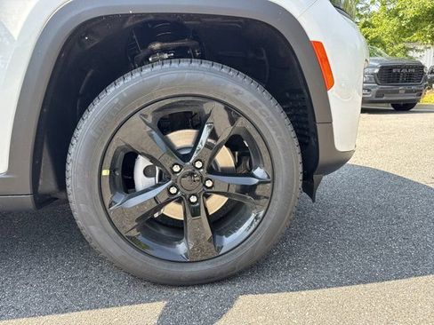 New 2026 Jeep Grand Cherokee Limited w/ Limited Altitude Package AWD/4WD image 12
