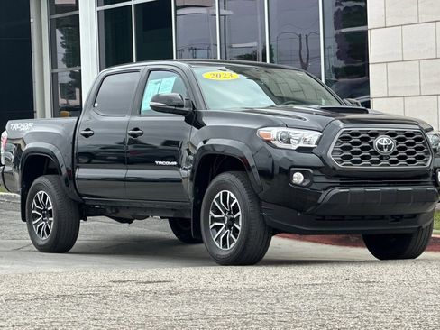 Used 2023 Toyota Tacoma TRD Sport w/ Advanced Technology Package image 2