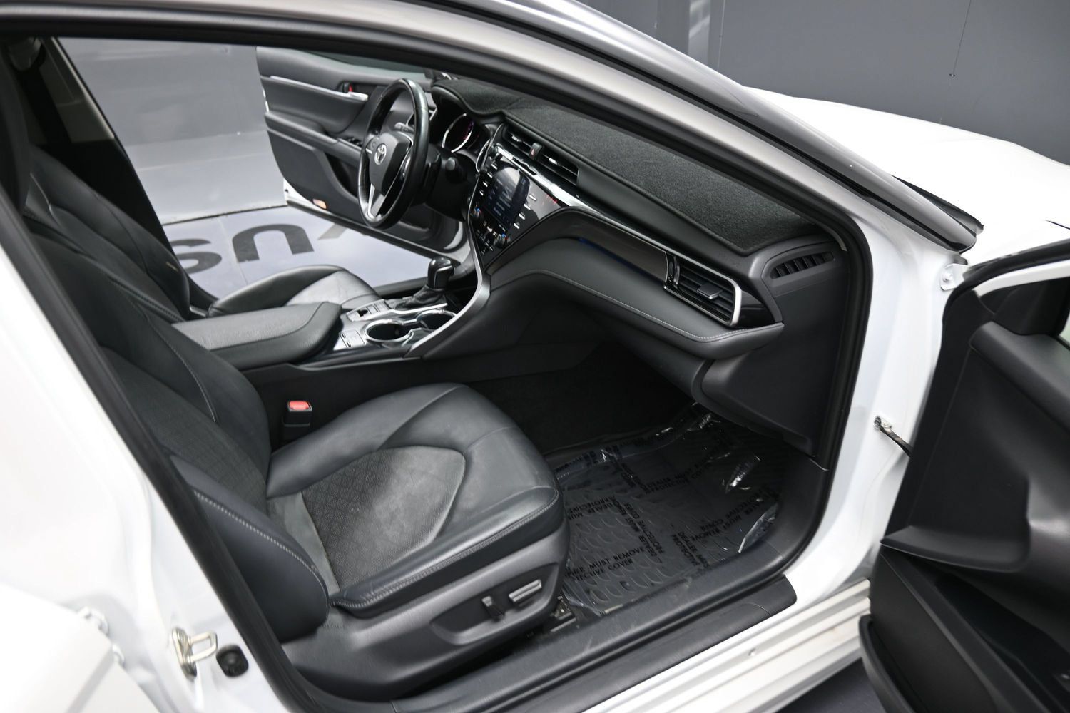 Used 2020 Toyota Camry XSE FWD image 20