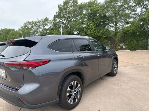 Used 2023 Toyota Highlander XLE FWD image 10