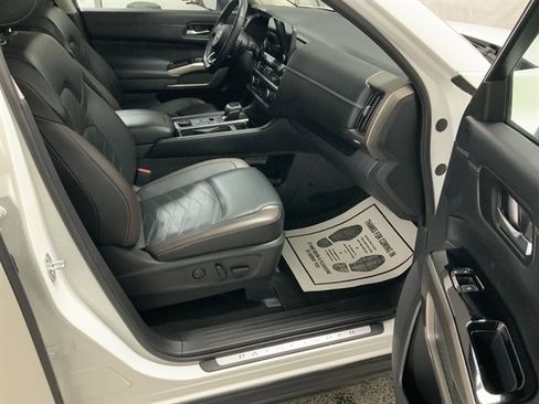 Used 2023 Nissan Pathfinder Platinum image 22