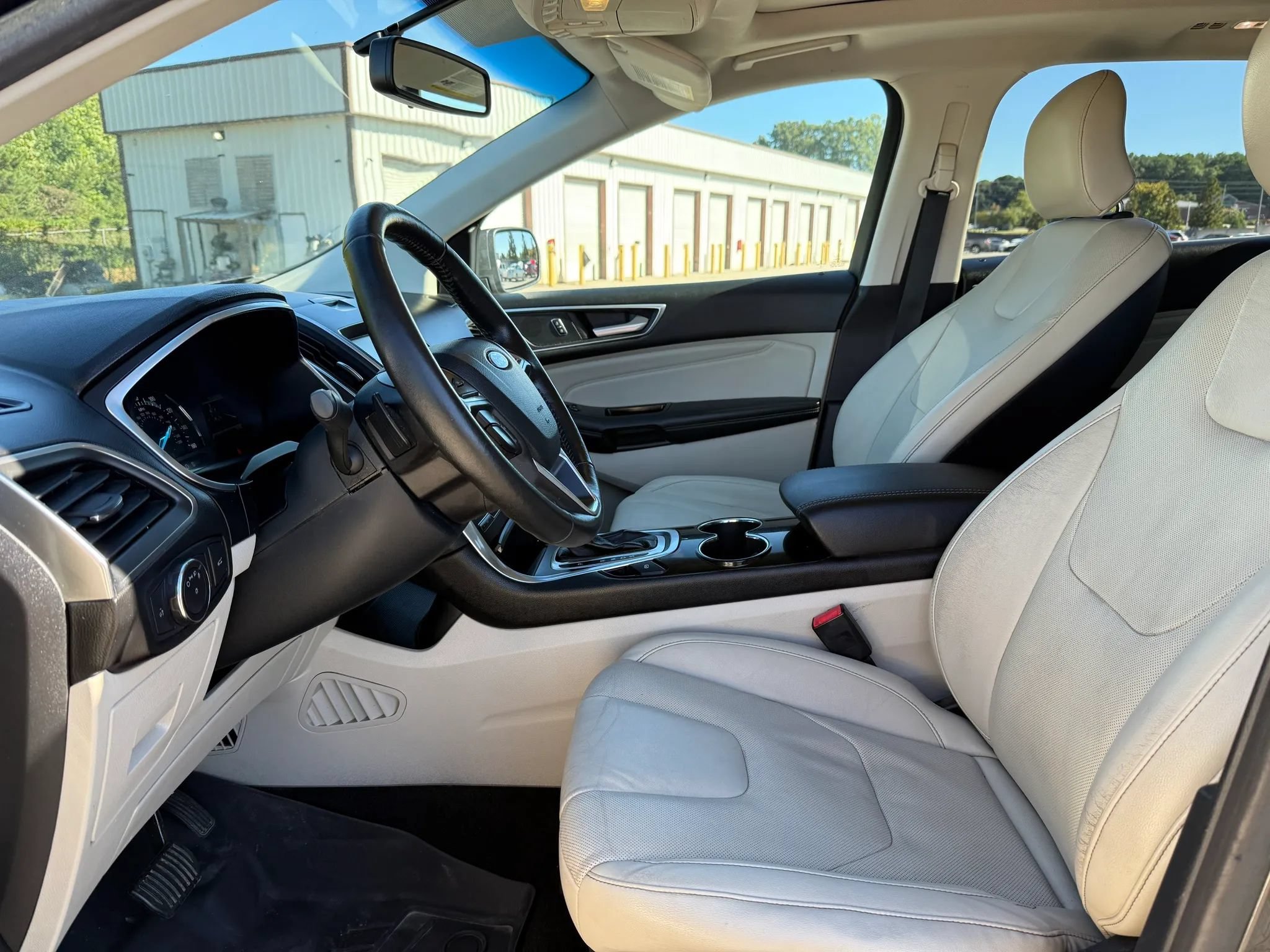 Used 2015 Ford Edge Titanium w/ Equipment Group 301A AWD/4WD image 2