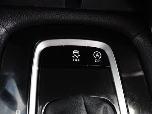 Used 2025 Toyota Corolla Cross XLE FWD image 32