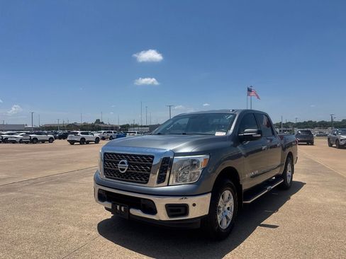 Used 2018 Nissan Titan SV w/ SV Convenience Package RWD image 7