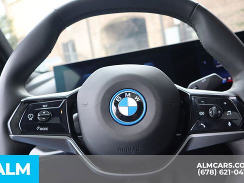 Used 2024 BMW i5 eDrive40i w/ Convenience Package image 30